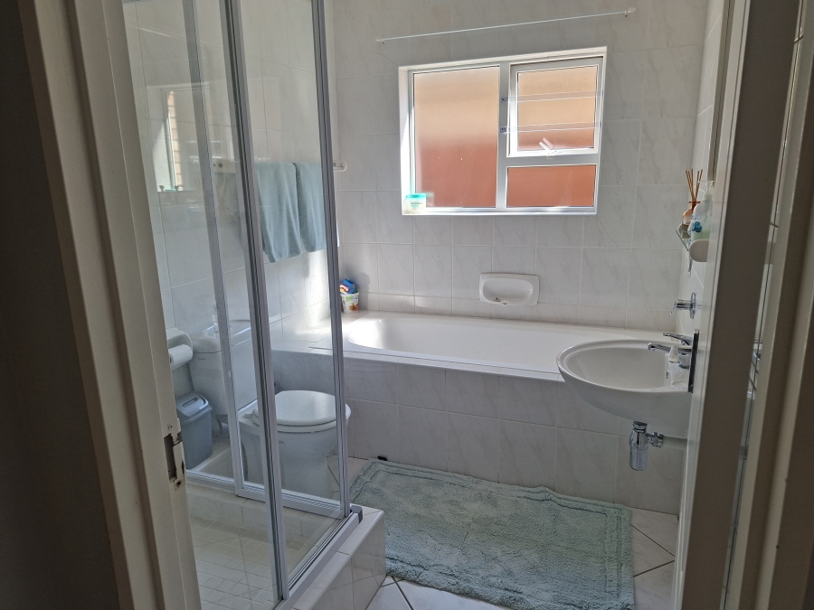 6 Bedroom Property for Sale in Aston Bay Eastern Cape